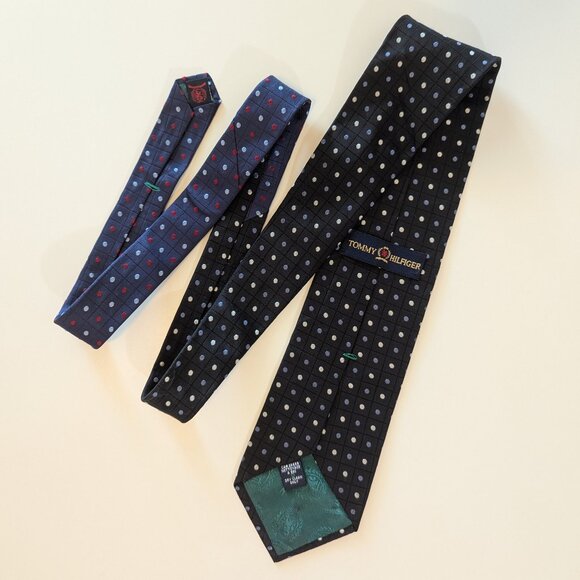 Vintage Tommy Hilfiger Black dotted Silk Tie - Made in USA - Picture 9 of 9